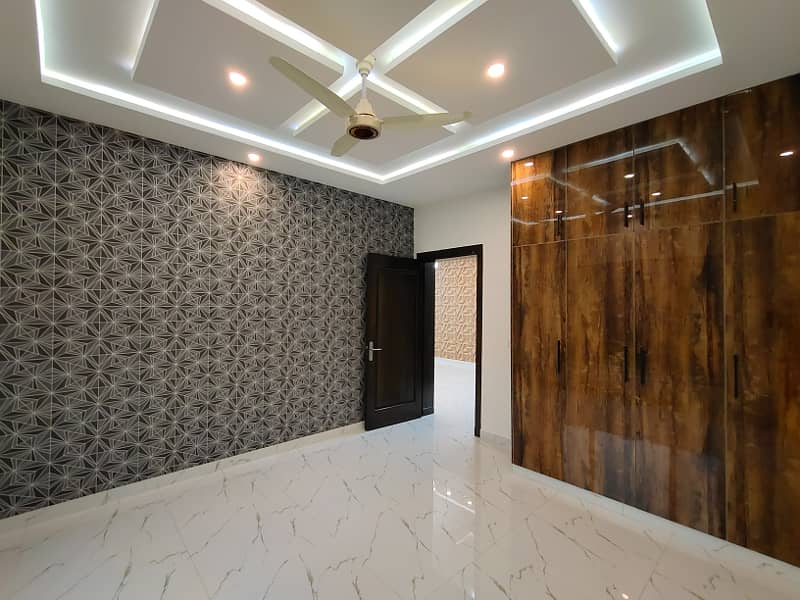 DESIGNER 1 KANAL UPPER PORTION FOR RENT 7