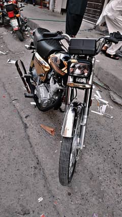 Honda CG 125 Special Edition, Gold, 2025.