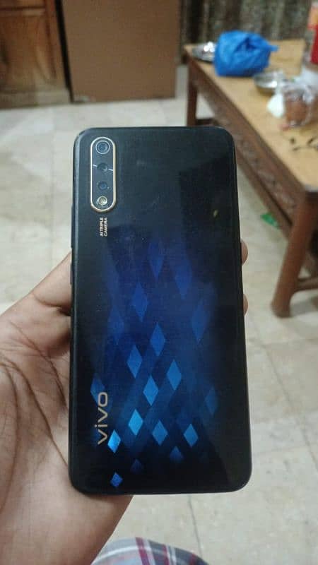 vivo s1 for sale in 9 by 10 condition with original charger and box 1