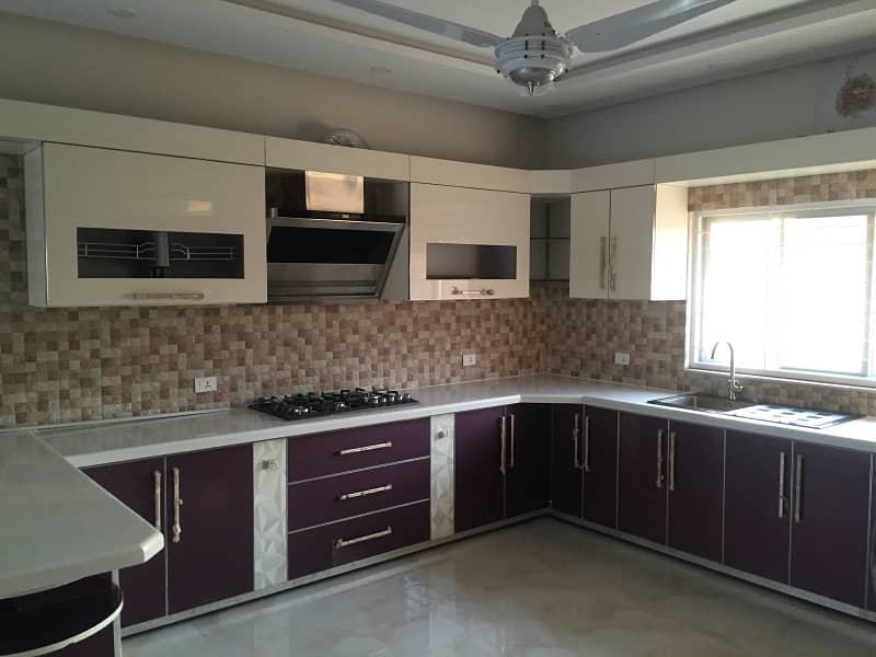 1 Kanal Like New House Available For Rent In Bahria Town Lahore. 12