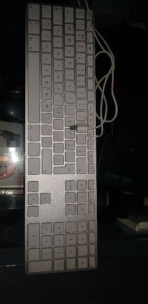 Apple wired keyboard Mouse 2