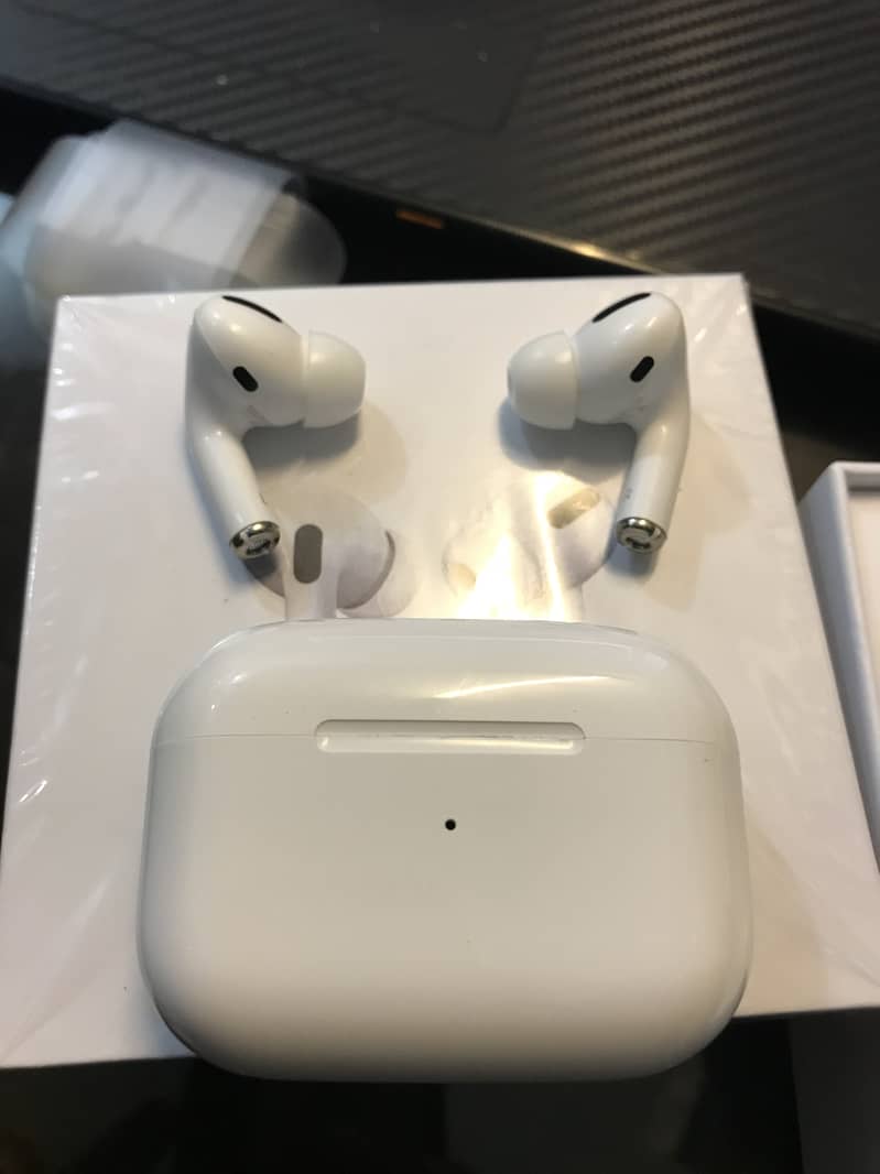 Airpods 2 Black 2000 Airpods 3  2550 For details call or visit T&A El 2