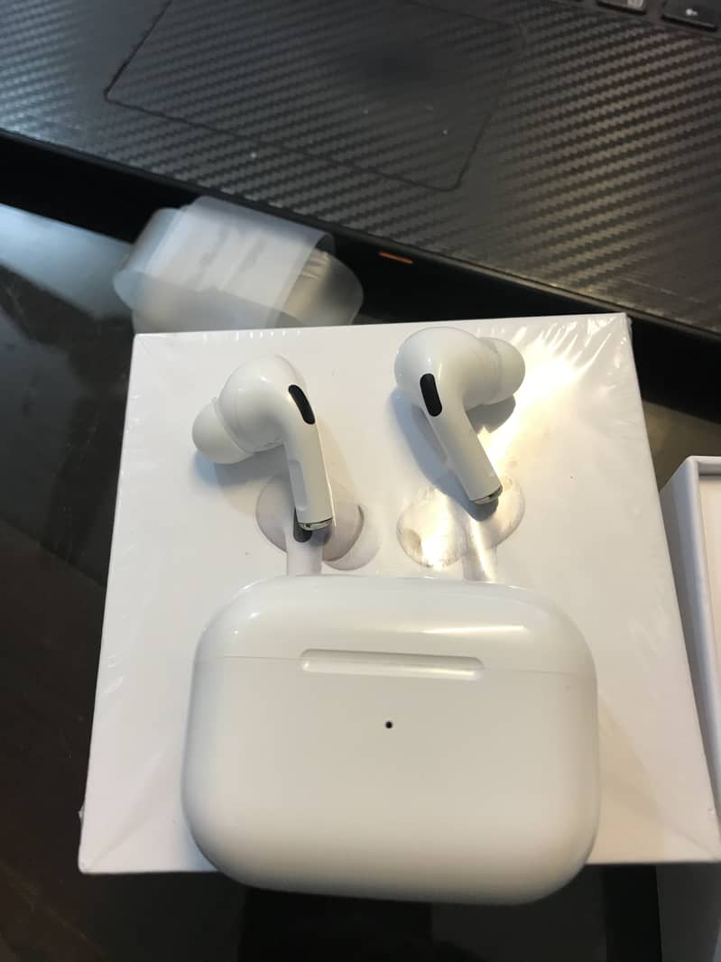 Airpods 2 Black 2000 Airpods 3  2550 For details call or visit T&A El 3