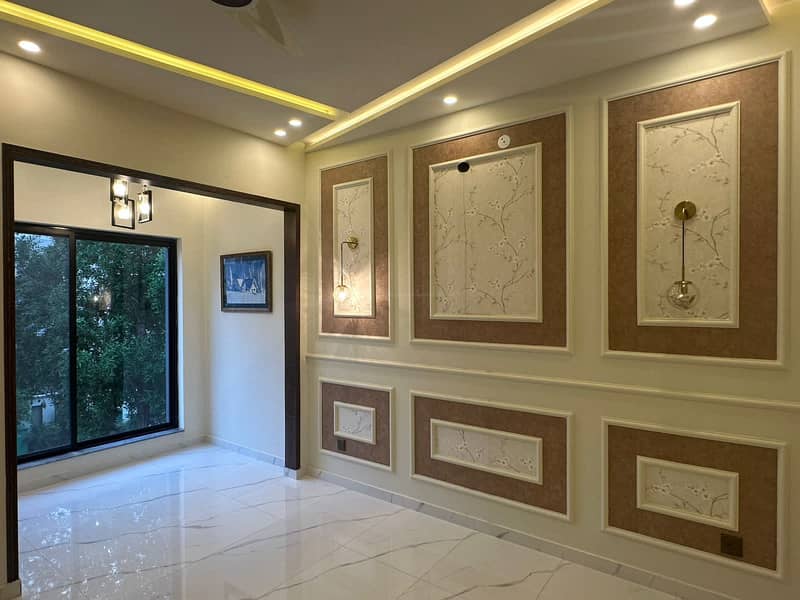 10 MARLA LUXURY HOUSE AVAILABLE FOR SALE AT HOT LOCATION OF BAHRIA TOWN LAHORE 5