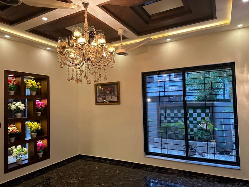 10 MARLA LUXURY HOUSE AVAILABLE FOR SALE AT HOT LOCATION OF BAHRIA TOWN LAHORE 18