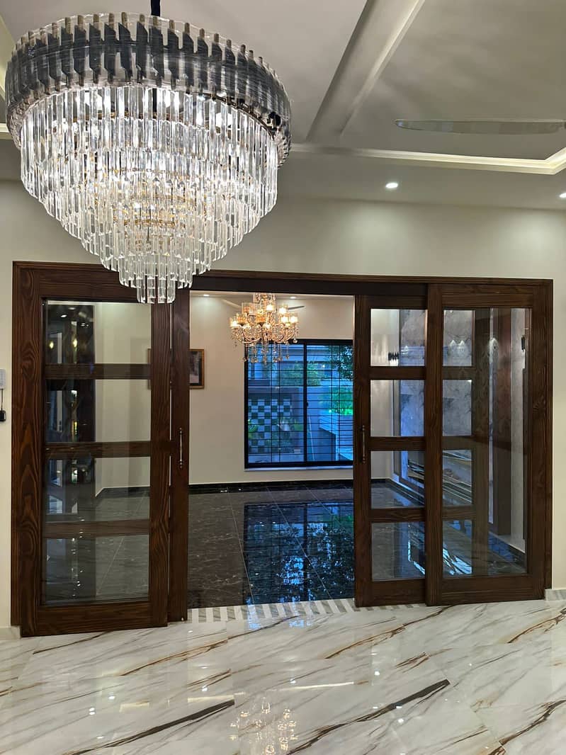 10 MARLA LUXURY HOUSE AVAILABLE FOR SALE AT HOT LOCATION OF BAHRIA TOWN LAHORE 21