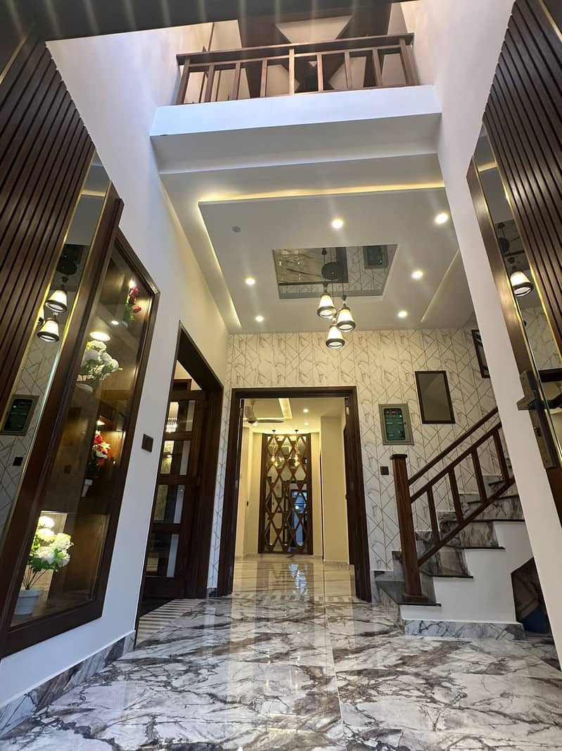 10 MARLA LUXURY HOUSE AVAILABLE FOR SALE AT HOT LOCATION OF BAHRIA TOWN LAHORE 23