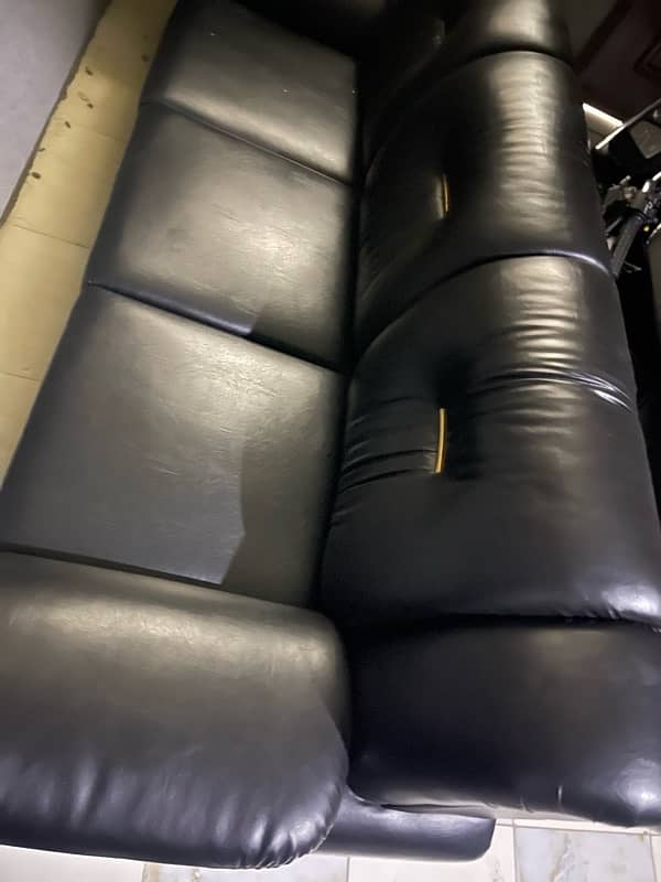 Black Luxury Sofa set {3+2+1} just like new scratchless 1