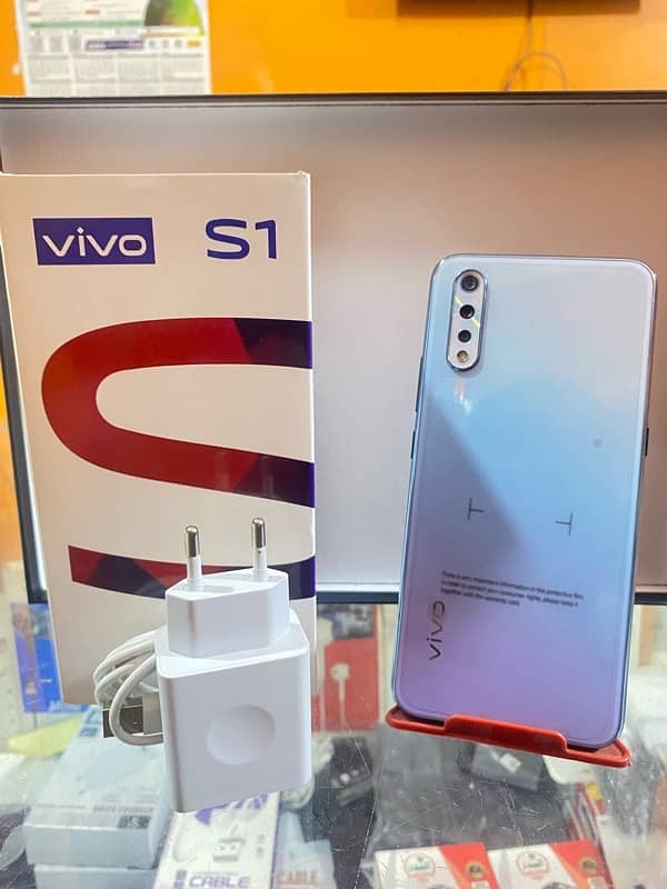 Vivo S1 (8GB RAM 256GB MEMORY) New Phone With Box and Charger 1