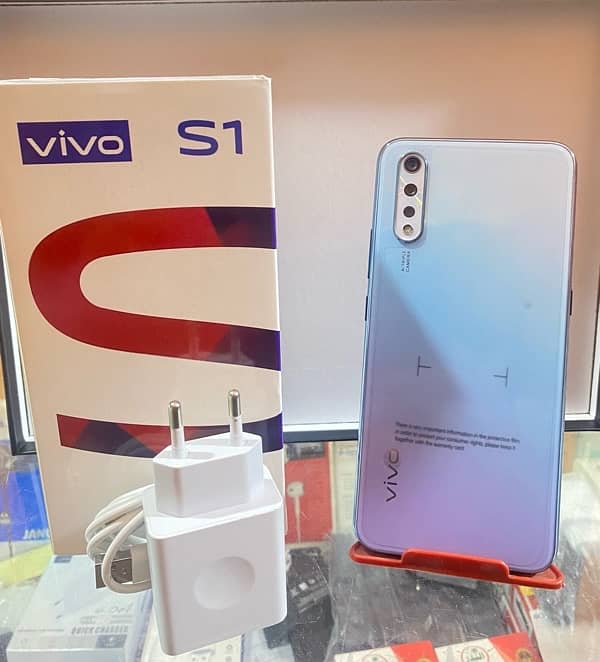 Vivo S1 (8GB RAM 256GB MEMORY) New Phone With Box and Charger 2