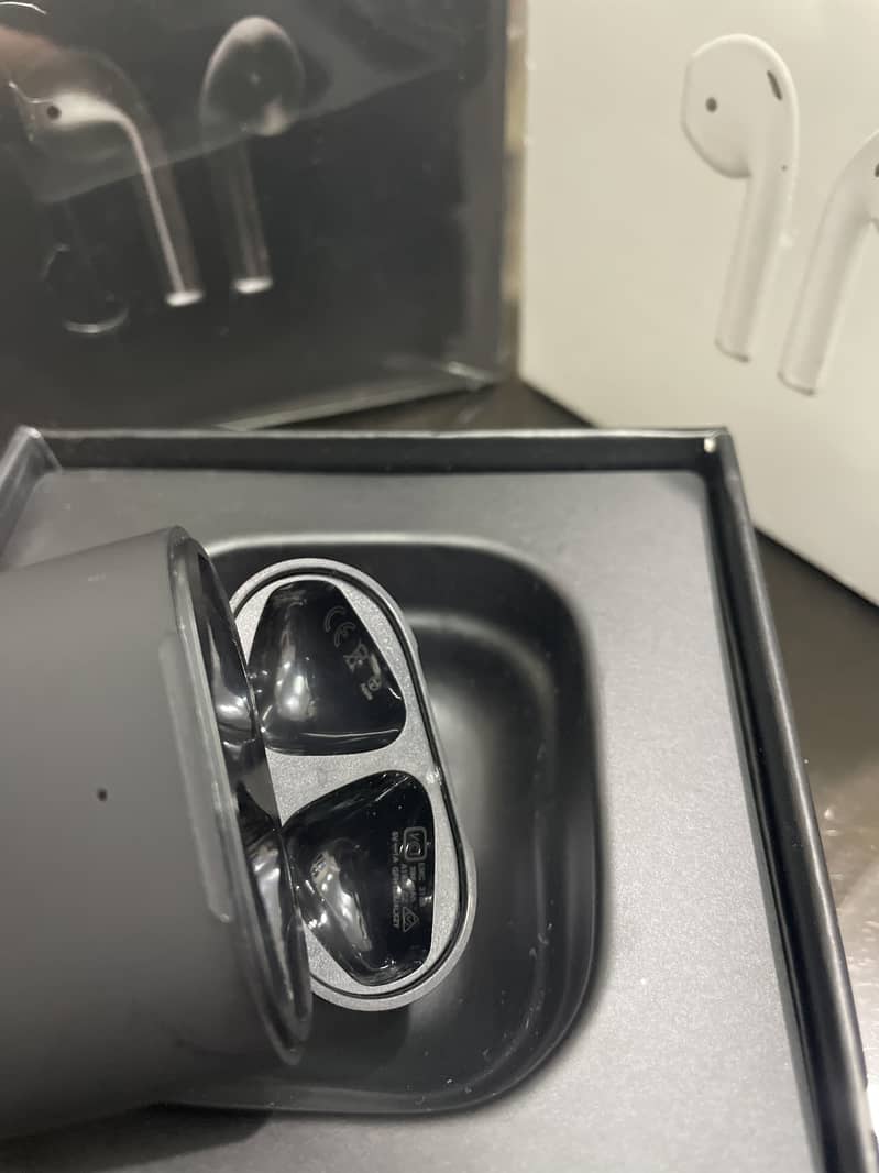 Airpods 2 Black 2000 Airpods 3  2550  airpods pro 3500 For details ca 8