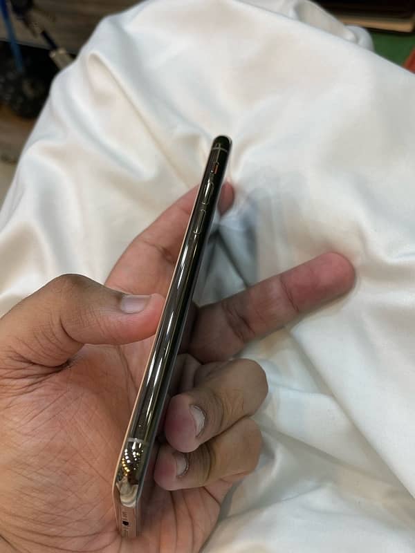 iPhone 11 Pro pta 256gb 3