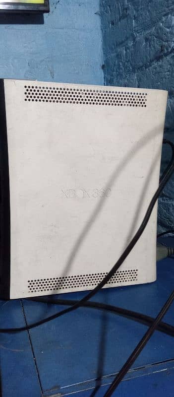 Xbox 360 100 games 320GB had or 220GB had k sath or 1 wer las controla 1