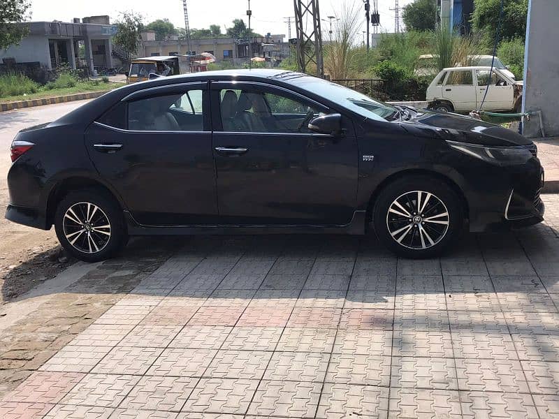 Toyota Corolla Altis 2017 1