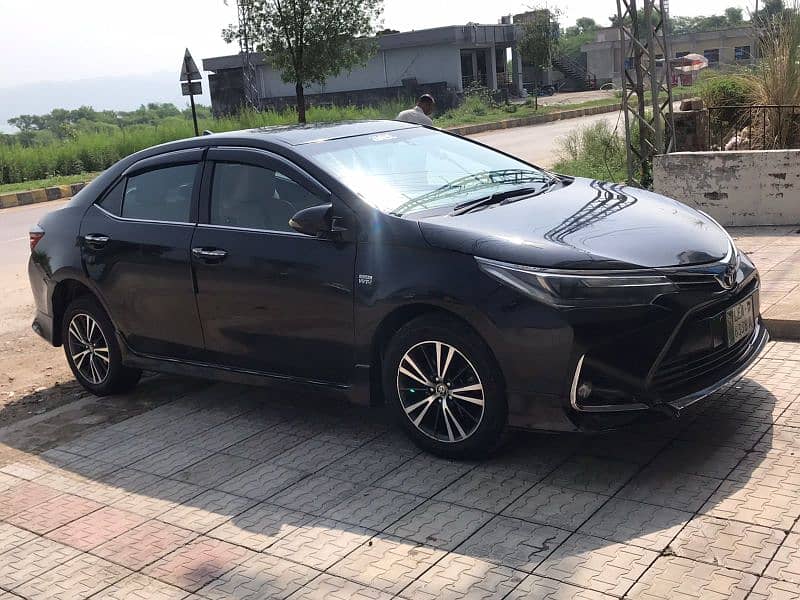 Toyota Corolla Altis 2017 3