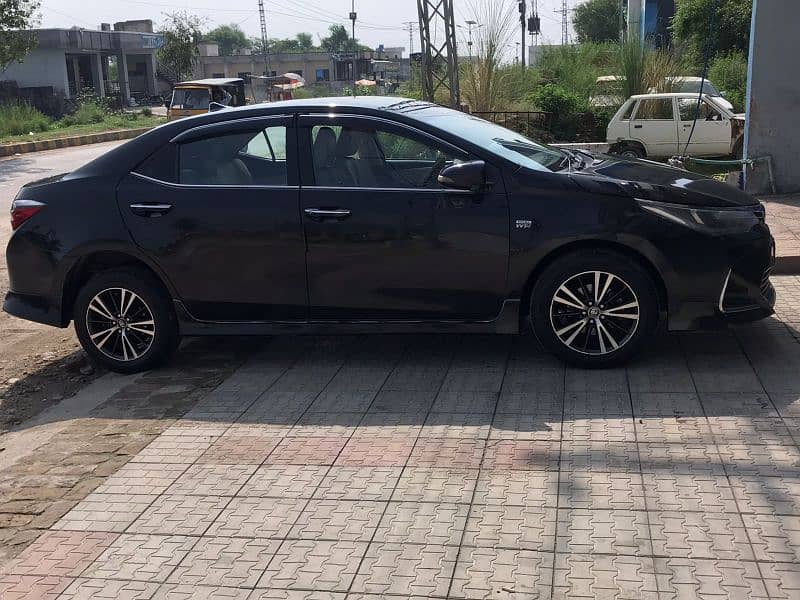 Toyota Corolla Altis 2017 4