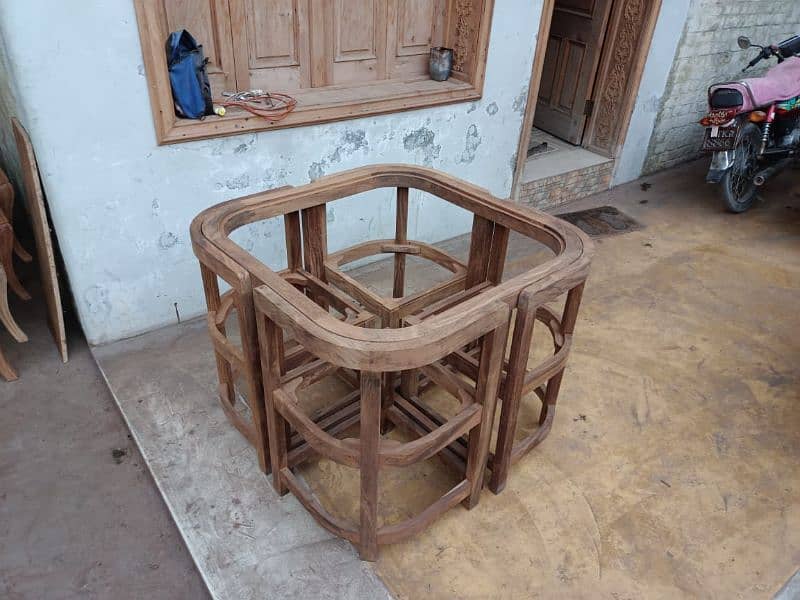 Good quality solid dinning table. 5