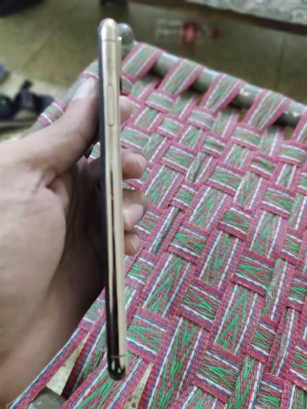 IPhone XS Max  64GB (JV) 3