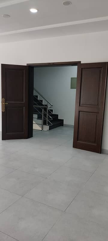 8 Marla Floor Available For Rent in DHA phase 3 y block 3