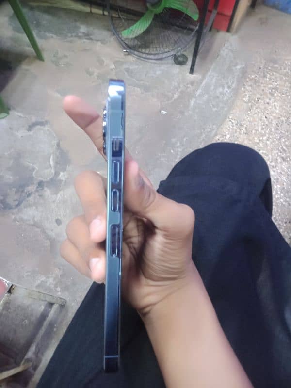 I phone 13 pro max 4