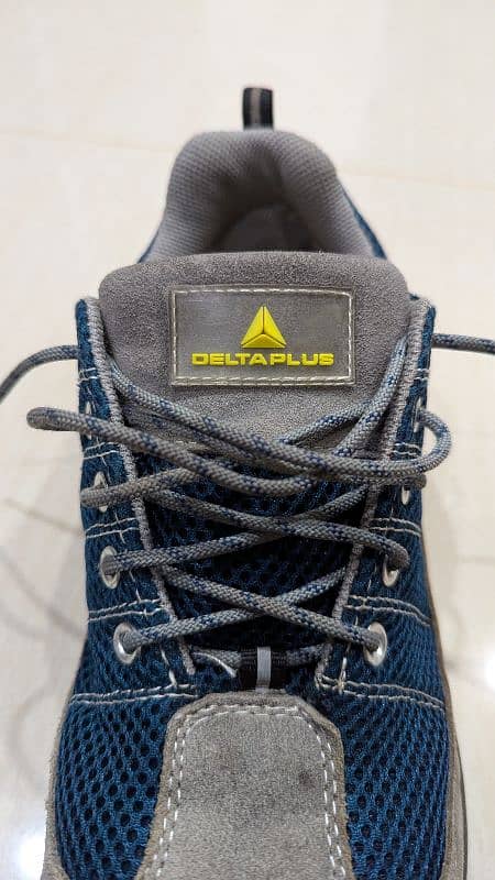 Safety shoes with joggers stuff-Deltaplus 4