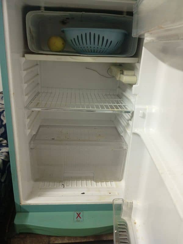 Refrigerator 0