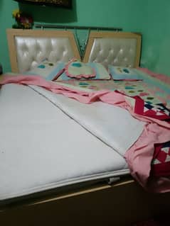 i want to sale my double bed with mattress included side table