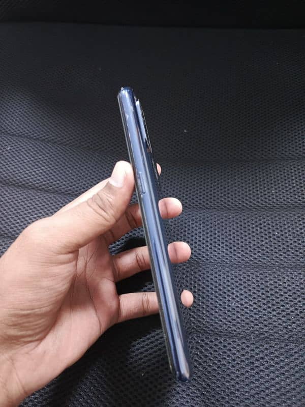 One plus Nord N10 5G.  6gb rom or 126gb ram . Condition 10/10. 4