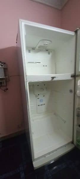 lg fridge urgent sale 1