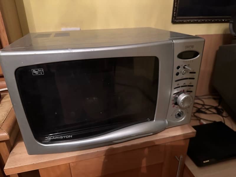 ariston microwave 1