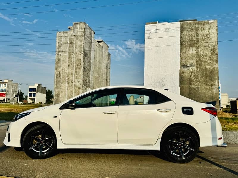 Toyota Corolla Altis 2016 3