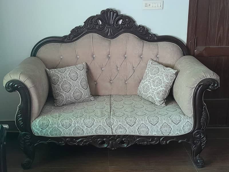 3 yrs old chinioti sofa 1