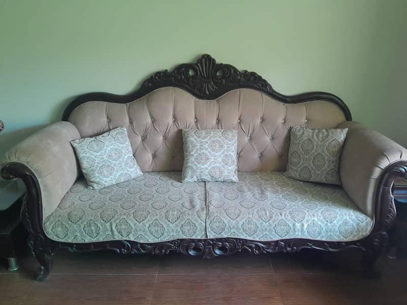 3 yrs old chinioti sofa 2