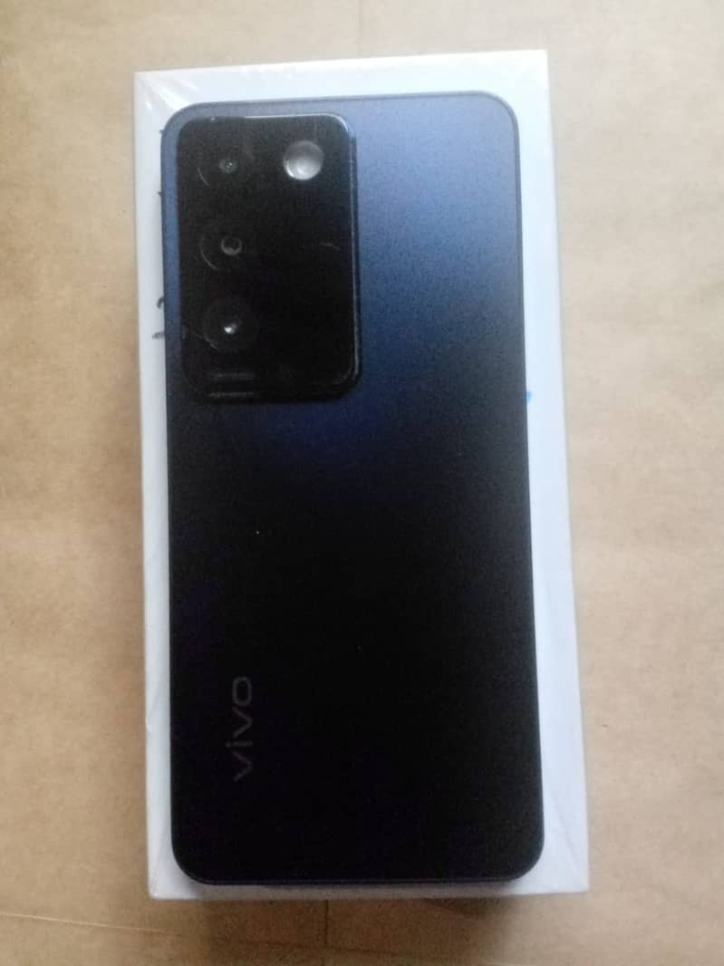 Vivo Y100 (11 months warranty available) 2