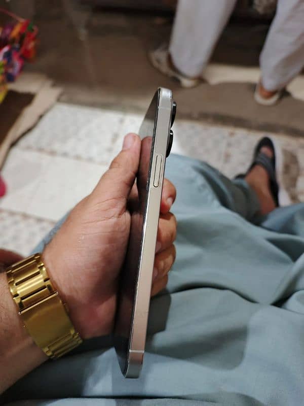 I phone 13 pro max 128gb 10 by 10 condition 6