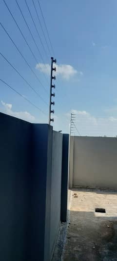 Electric Fencing with Mobile App Razor wire Barbed wire Electric wire