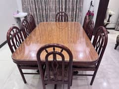 8 seater dinning table with extra glass top.