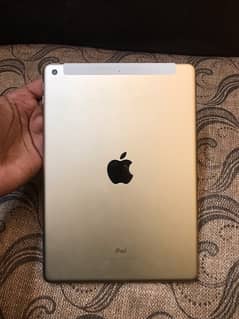 ipad 5th Gen, Great condition, 32gbs, Gold color, no fault 0