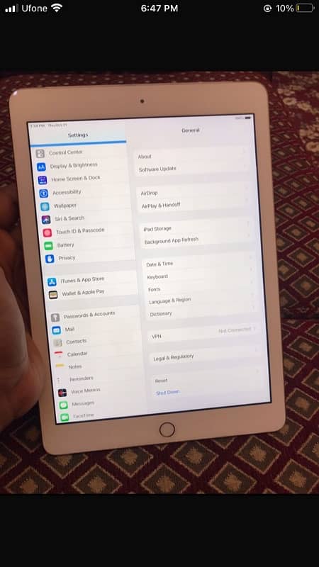 ipad 5th Gen, Great condition, 32gbs, Gold color, no fault 1