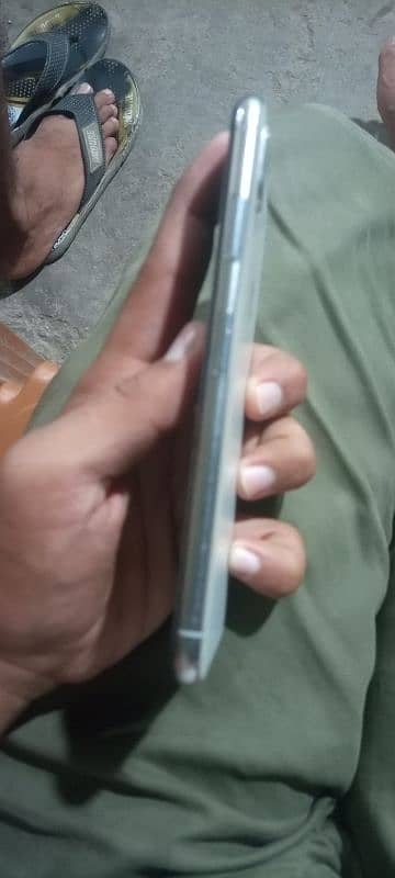 I PHONE XS MAX NON PTA 10/10 CONDITION 5