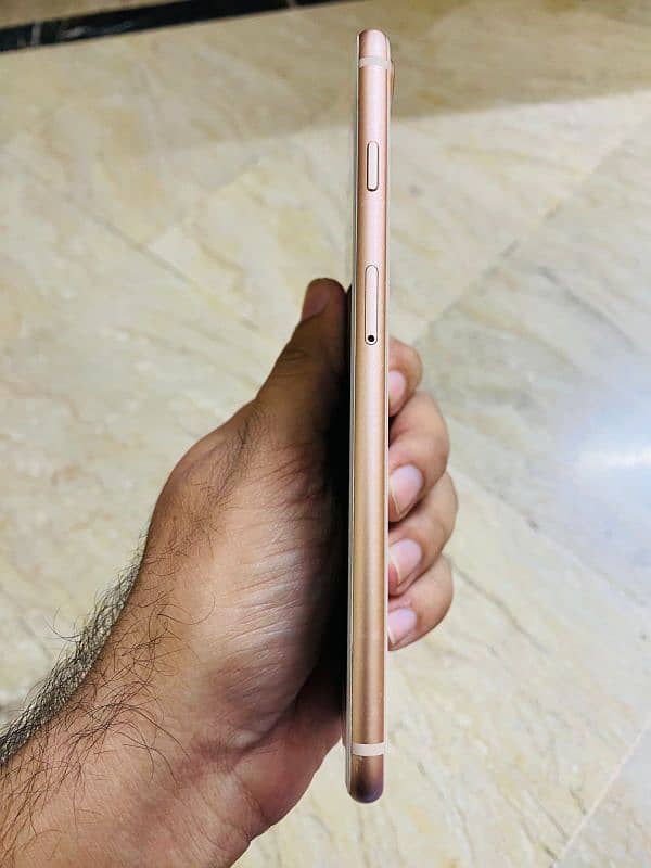 iphone 8 plus Gold 4