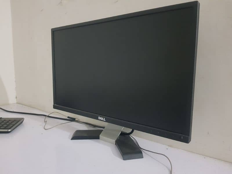 dell 22 inch narrow borderless led with hdmi dp port vga lcd ssd ram 0