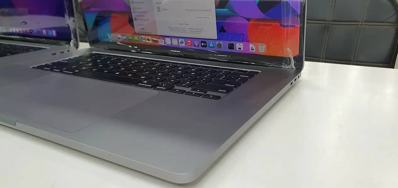 Apple Macbook Pro 2019 16'inches with Retina Display Touchbar for sal 7