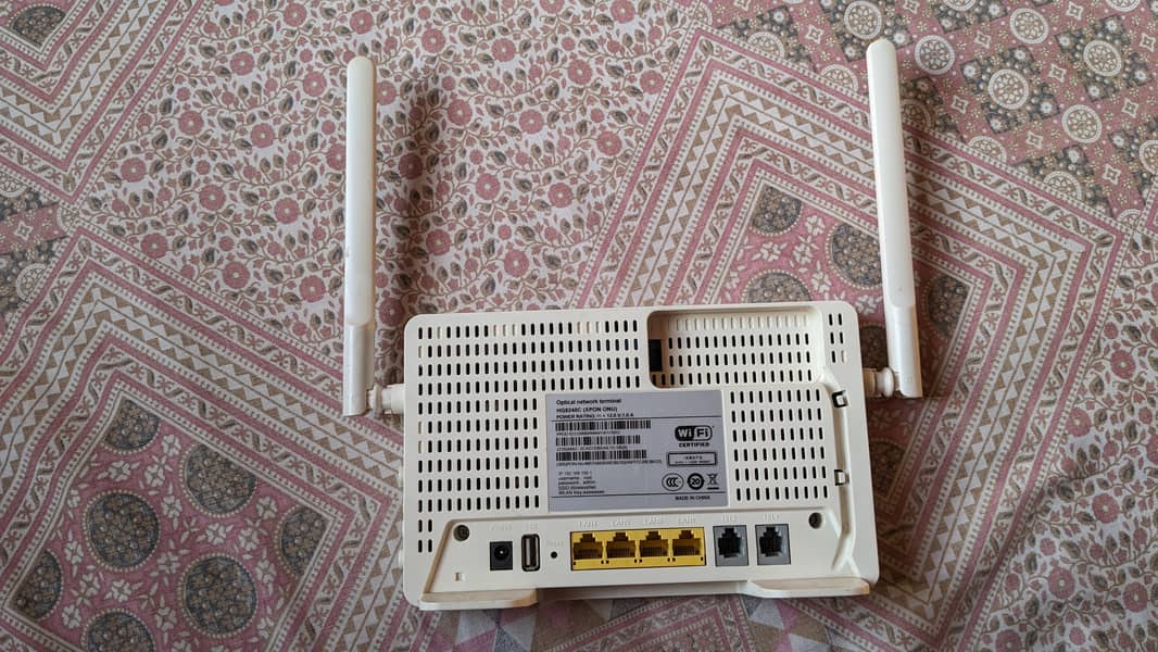 Huawei HG8245C XPON ONT Wi-Fi router modem 1