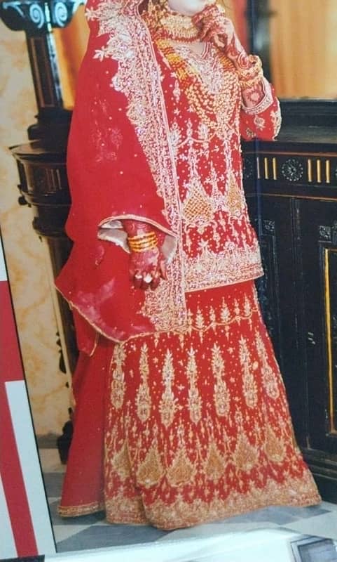 red lehnga in 10/10 condition 1