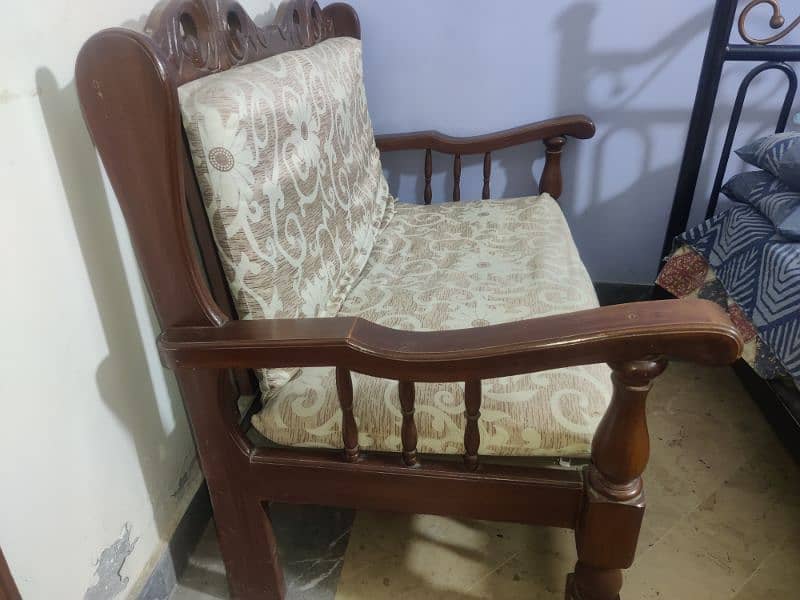 2 seater sofa & chairs 2