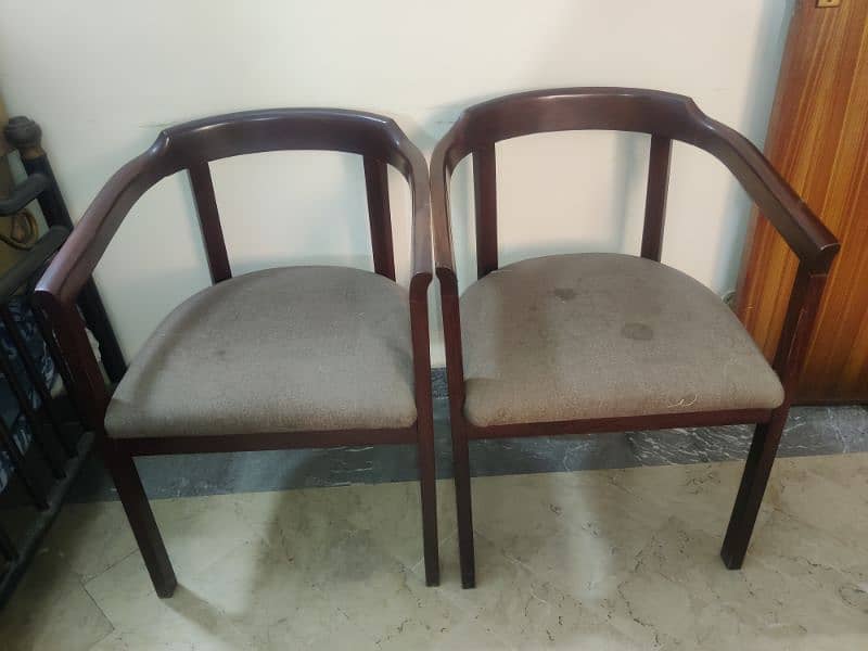 2 seater sofa & chairs 4