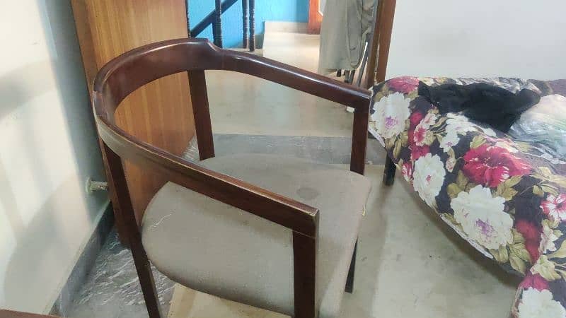 2 seater sofa & chairs 5