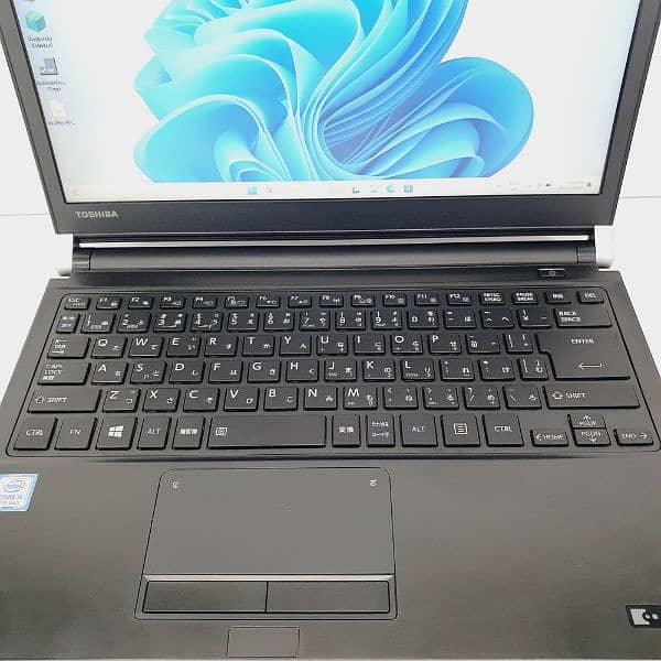 Toshia Dynabook R73 Intel  Core i5-6Th Gen, 2.7GHz SSD 256GB RAM 4GB 10