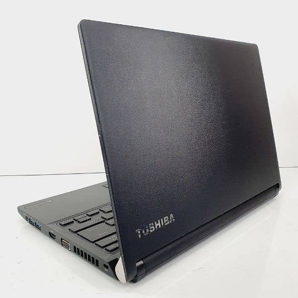 Toshia Dynabook R73 Intel  Core i5-6Th Gen, 2.7GHz SSD 256GB RAM 4GB 17